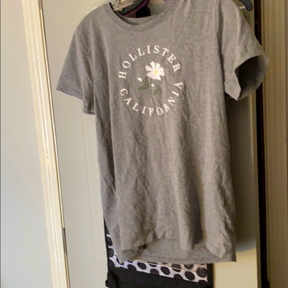 Hollister tee